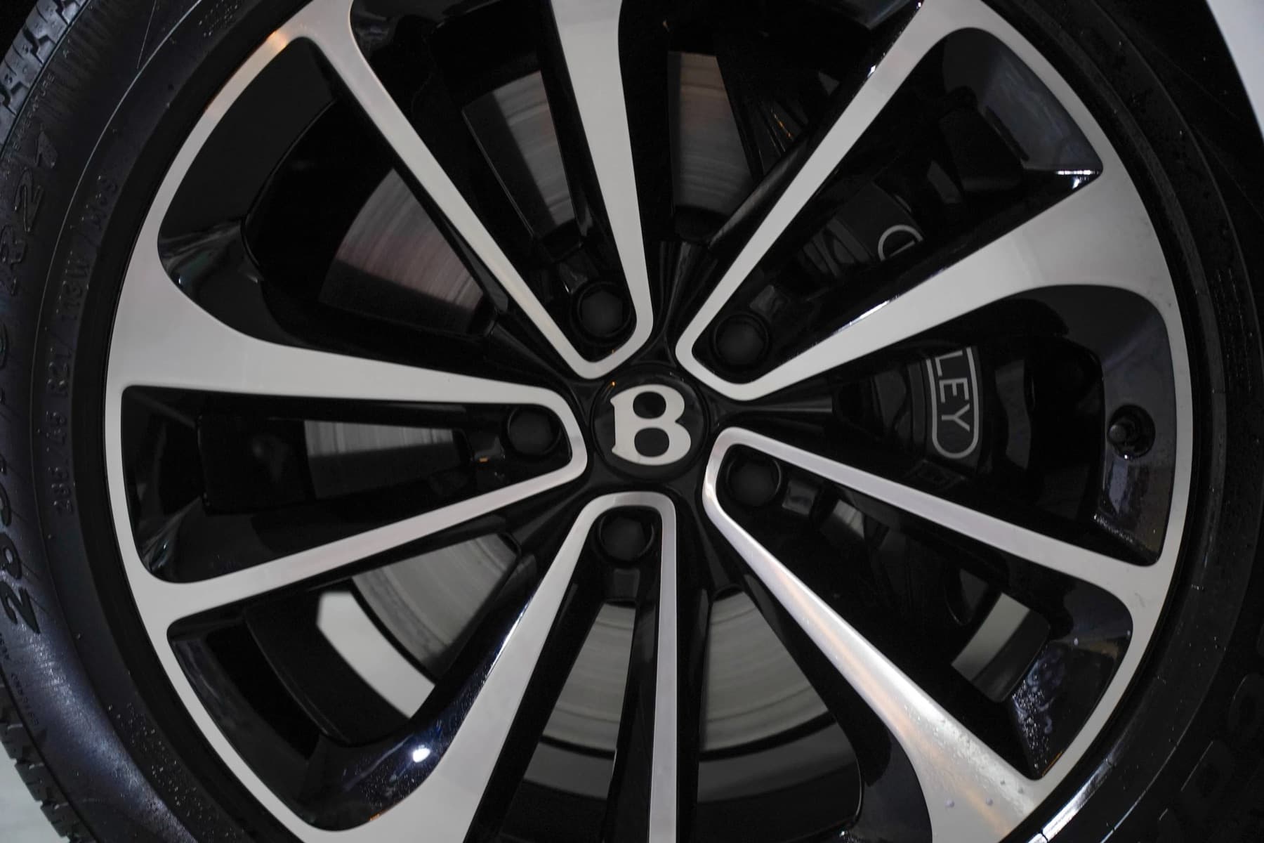 Bentley Bentayga — detail 8